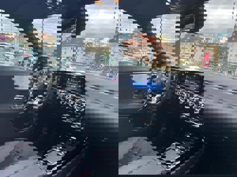 Image Mercedes-Benz CLASSE A A 200 Compacte AMG Line 